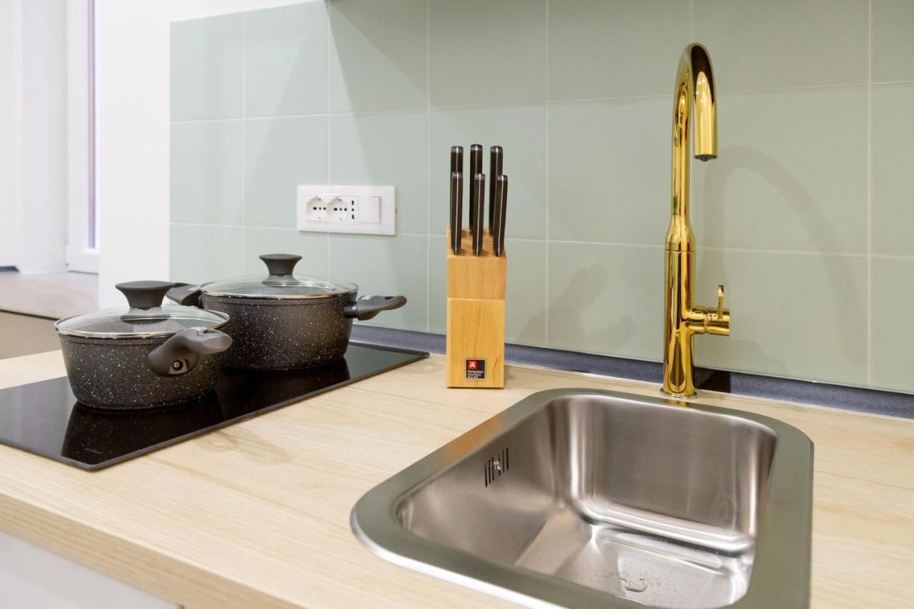 Lovely And Tiny Pied-A-Terre In The City Center Trieste Bagian luar foto